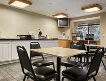 Travelodge Sturbridge Exterior photo